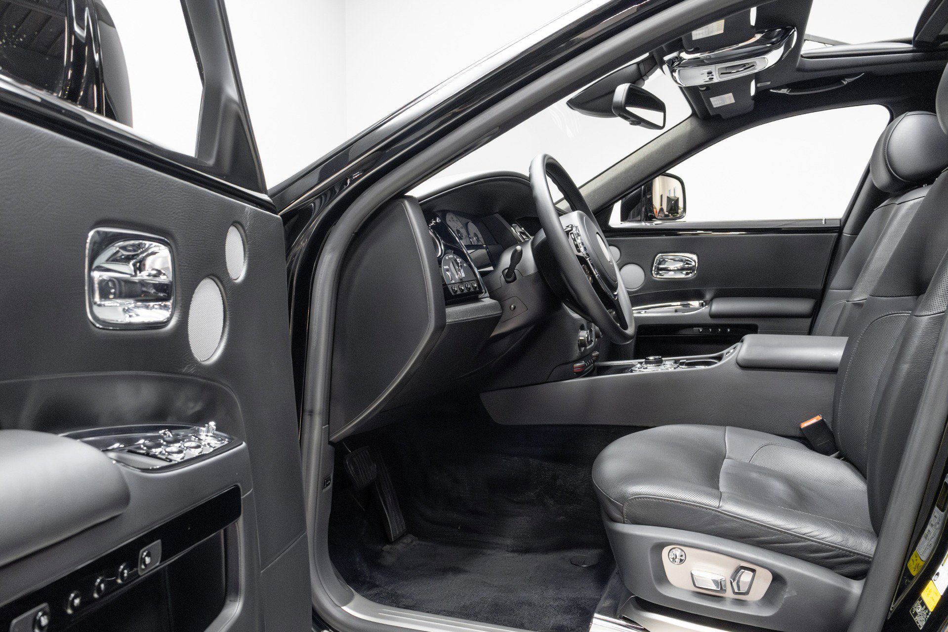 Used 2011 Rolls-Royce Ghost image 39