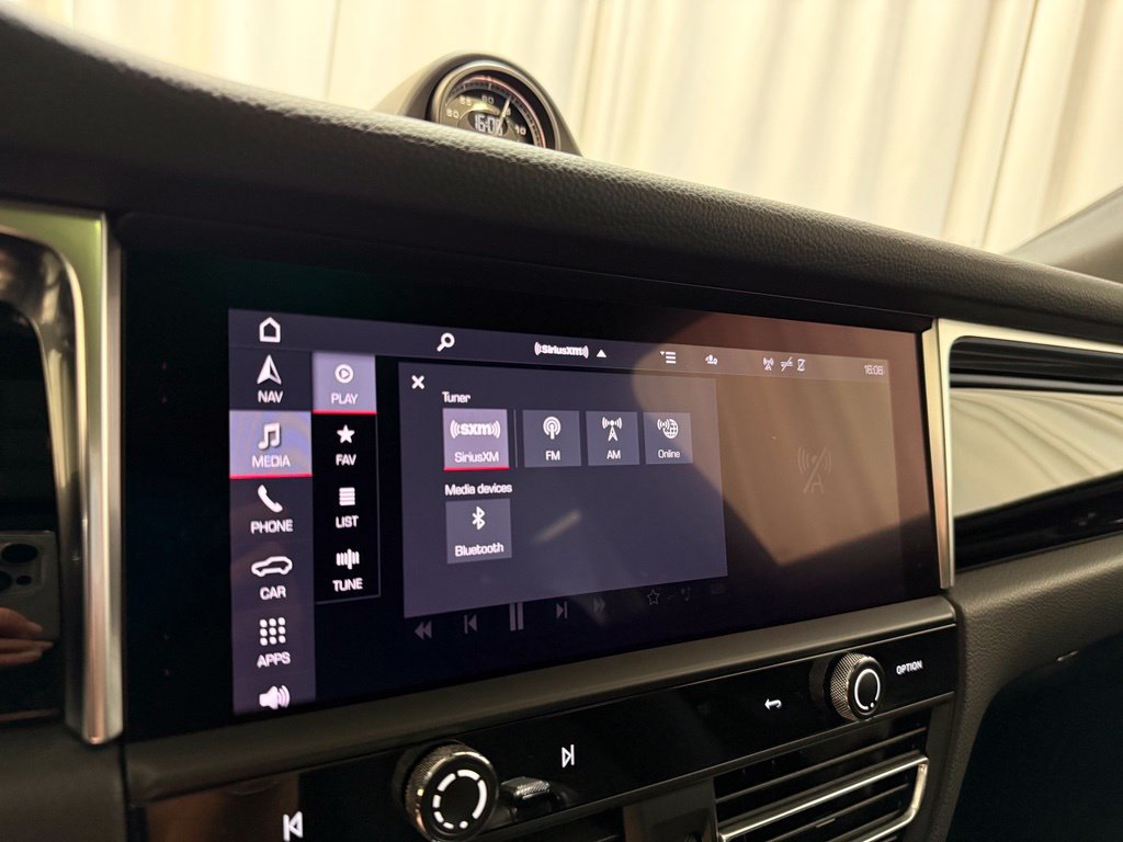 Used 2022 Porsche Macan S AWD/4WD image 12