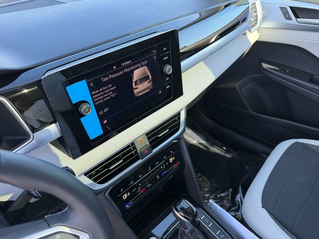 New 2026 Volkswagen Taos SE image 19