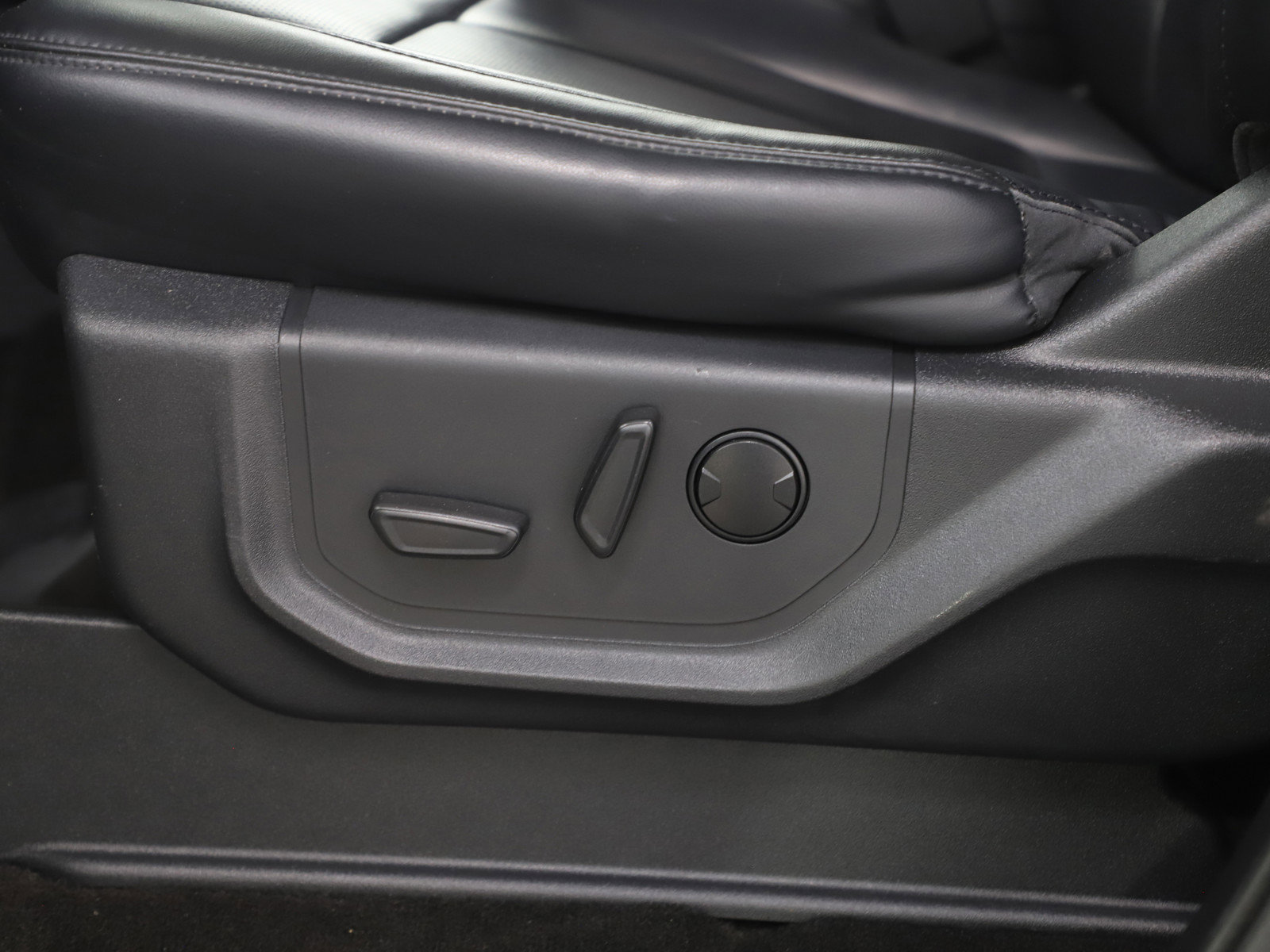 Used 2023 Ford Expedition Max XLT image 32