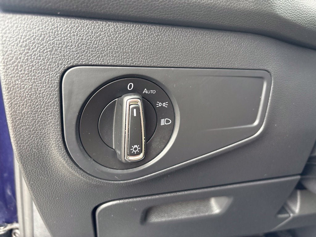 Used 2022 Volkswagen Tiguan SE AWD/4WD image 17