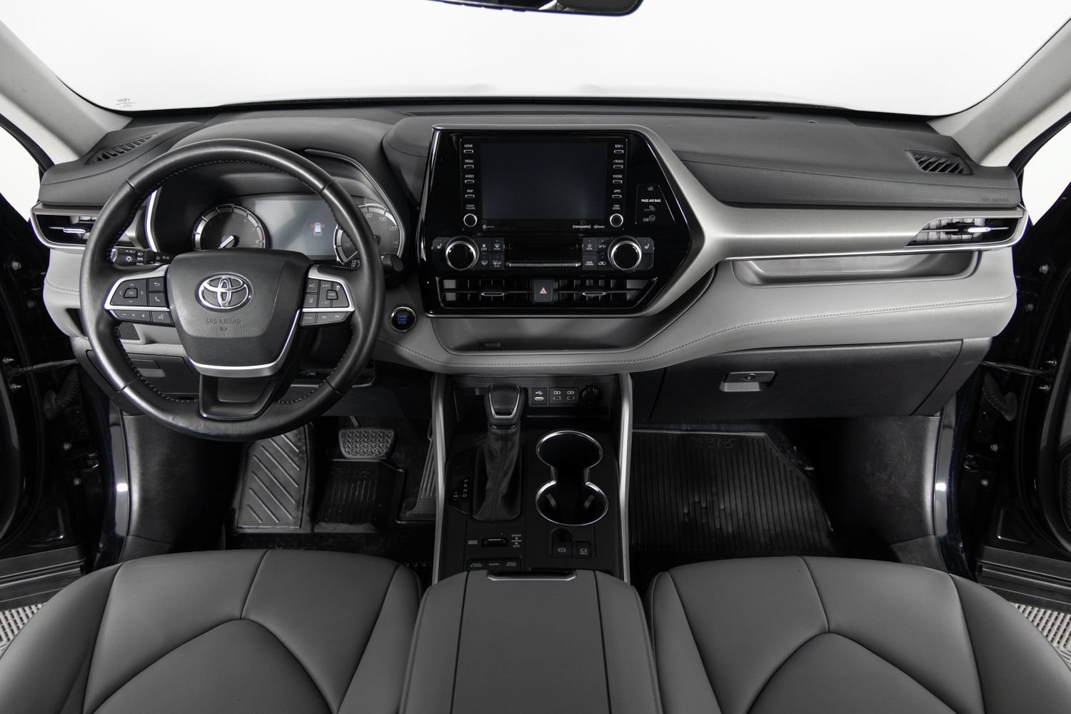Used 2022 Toyota Highlander XLE AWD/4WD image 37