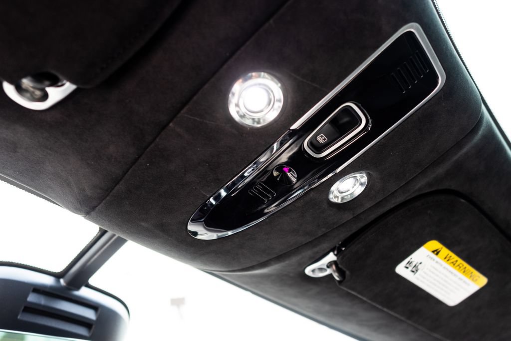 Used 2021 Aston Martin DBX AWD/4WD image 34