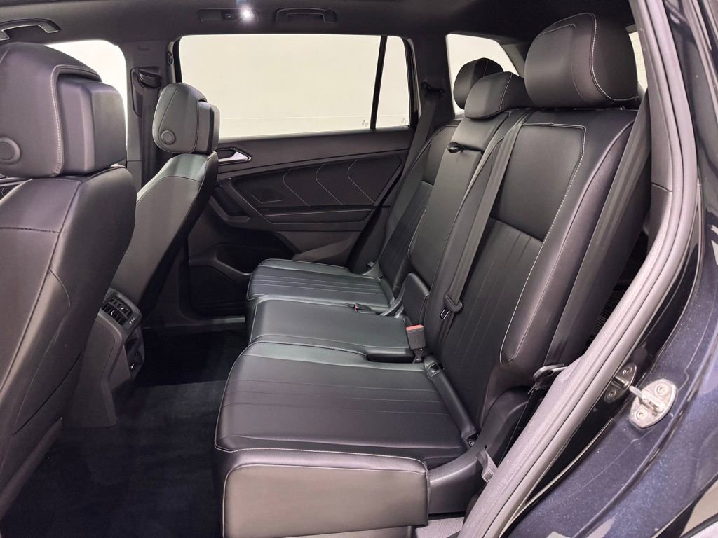 Used 2022 Volkswagen Tiguan SE R-Line image 27