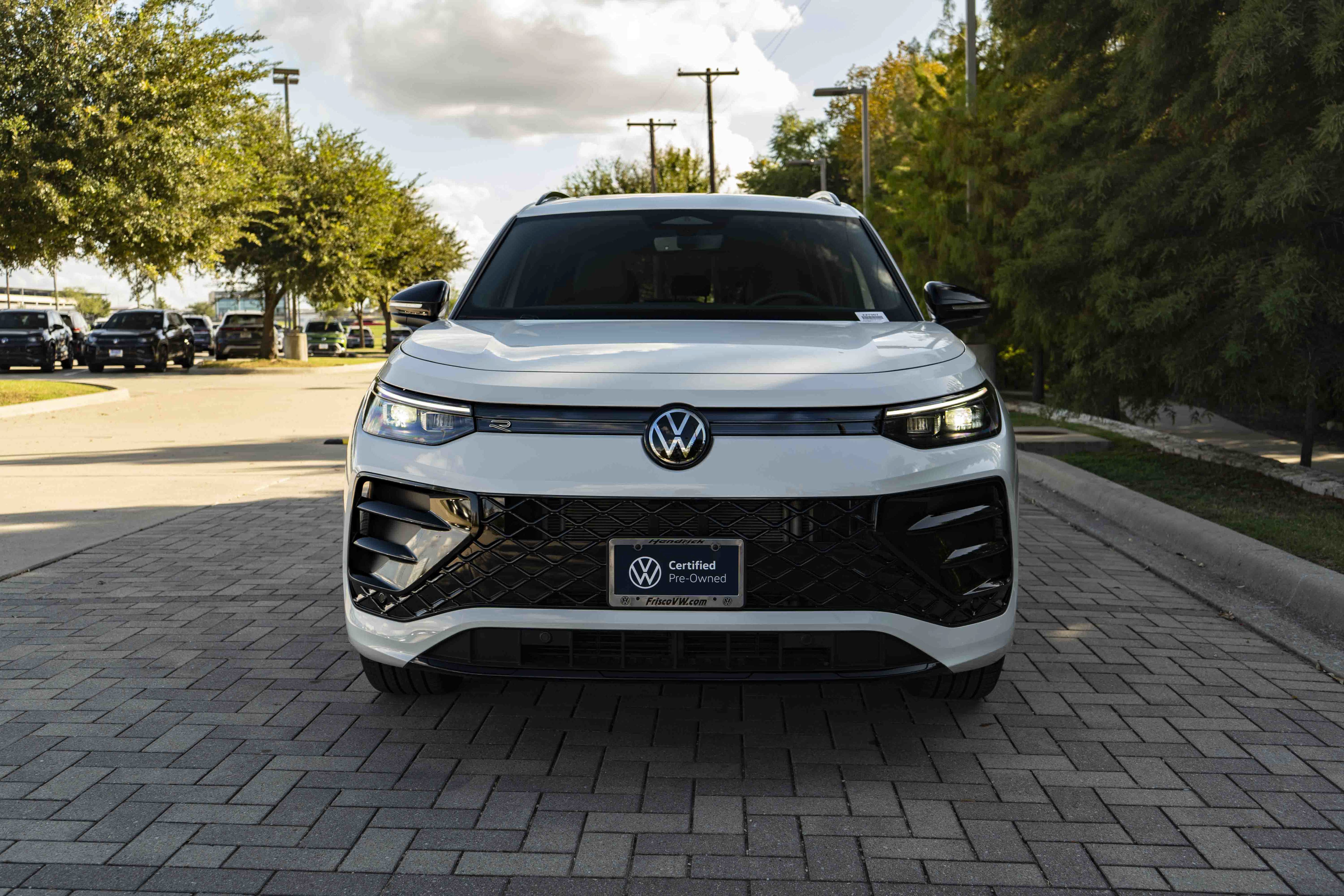 Certified 2026 Volkswagen Tiguan SE R-Line FWD image 3