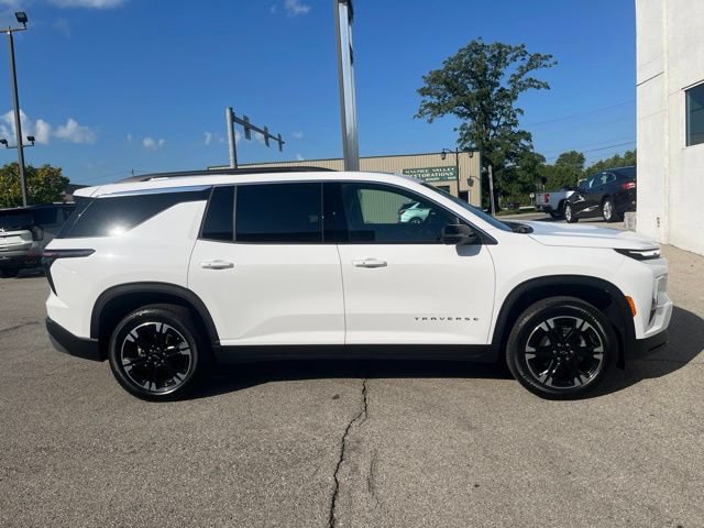 New 2027 Chevrolet Traverse LT w/ Sun and Wheel Package FWD image 6