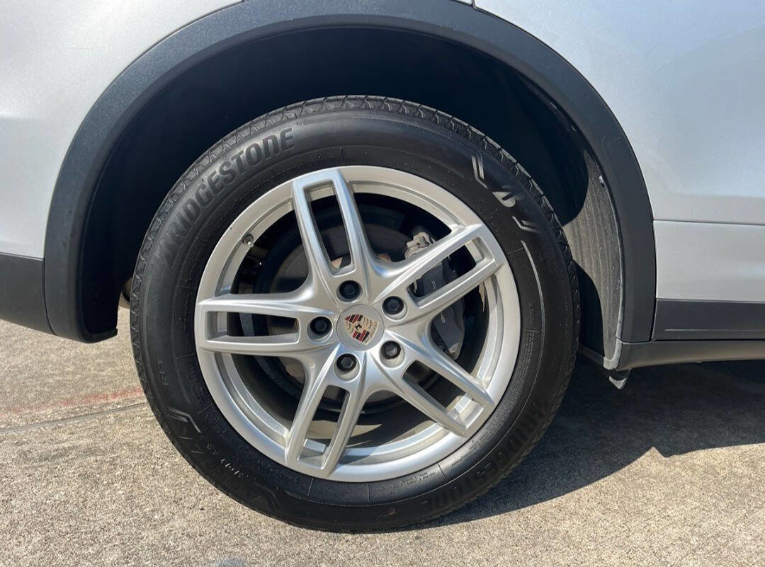 Used 2012 Porsche Cayenne image 26