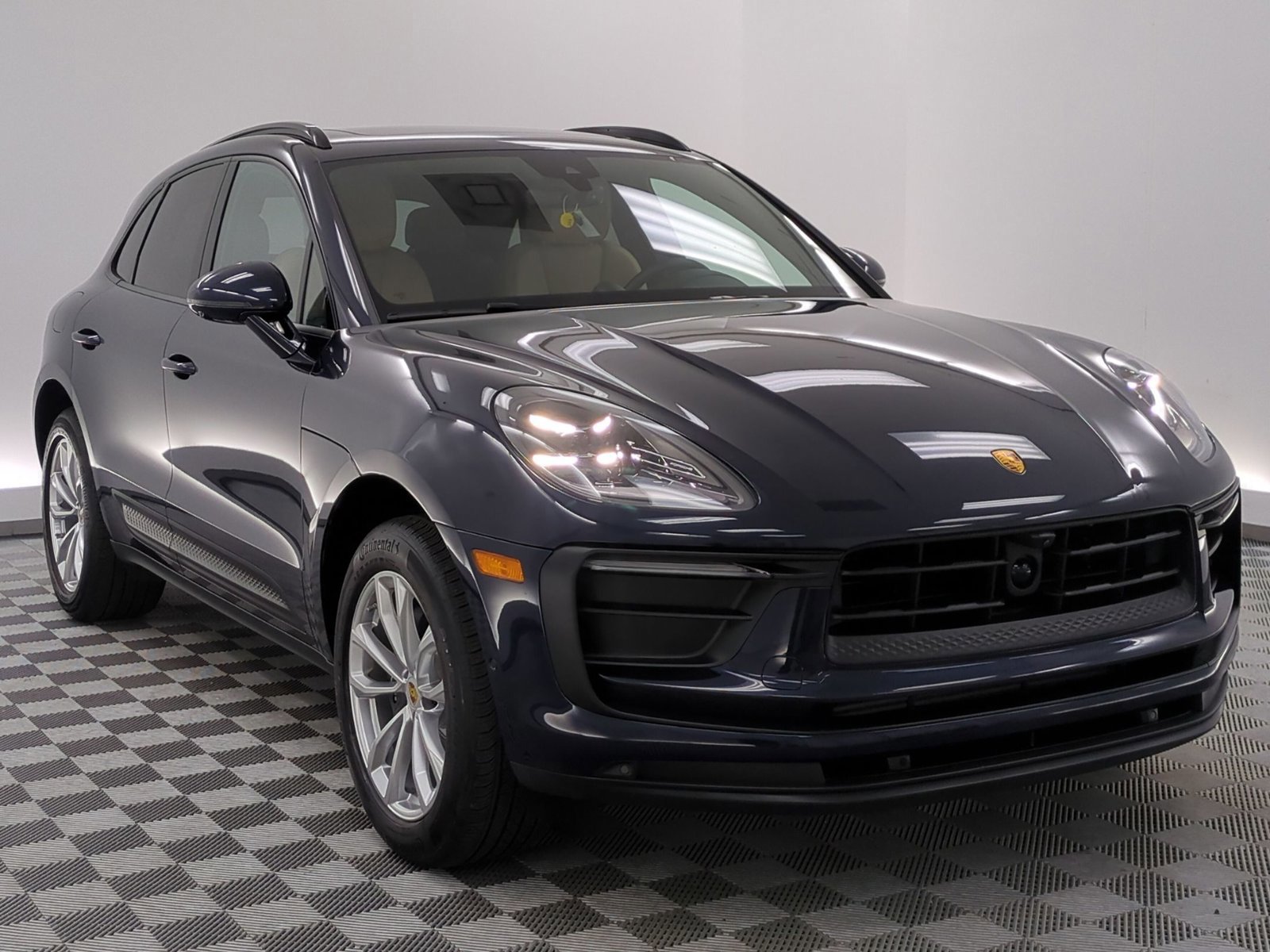 Certified 2023 Porsche Macan Turbo image 7