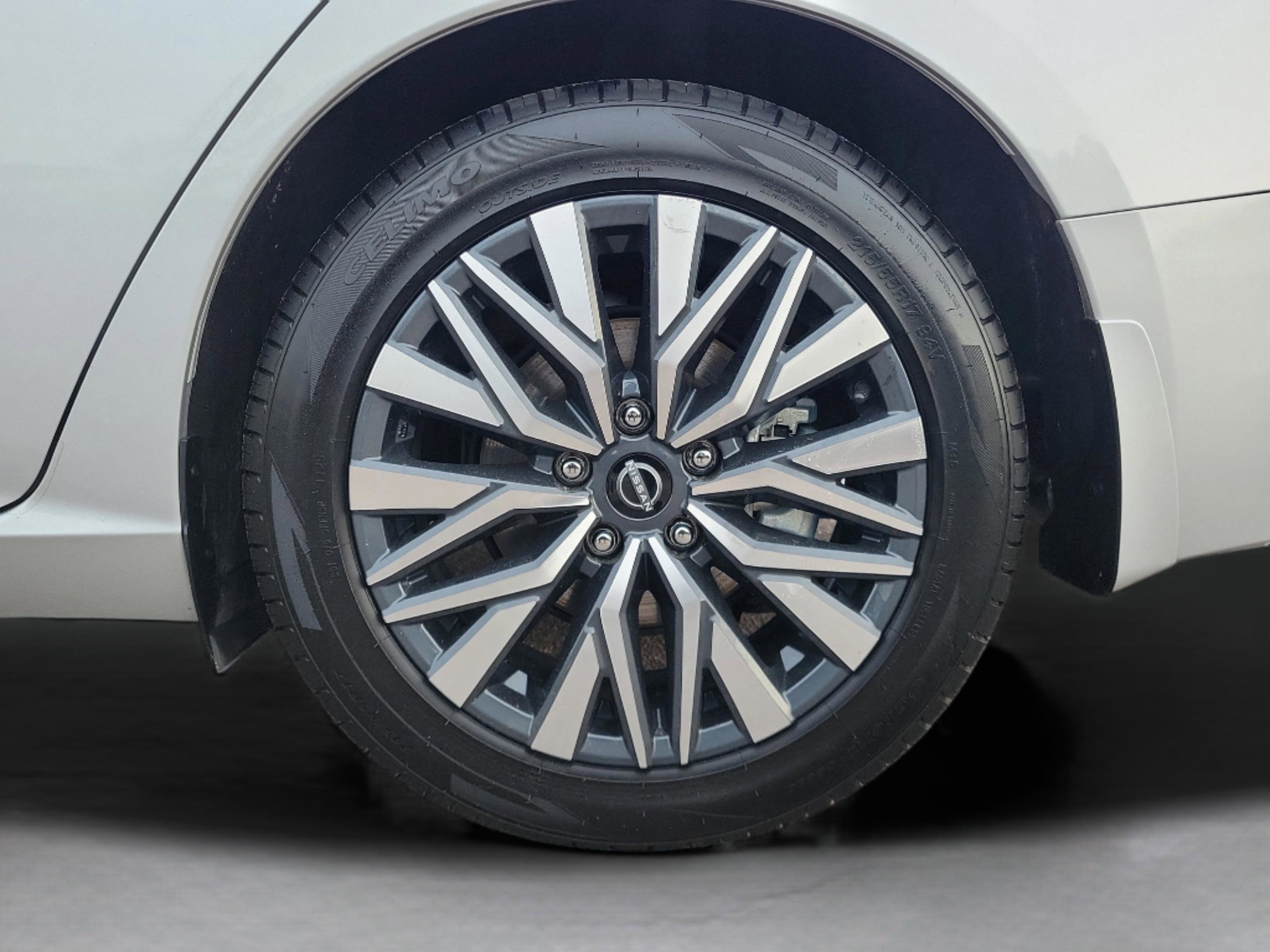 Certified 2024 Nissan Altima 2.5 SV w/ SV Premium Package image 7