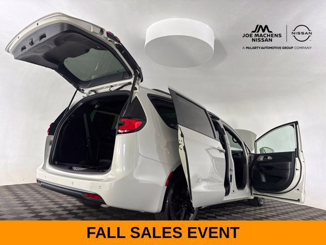 Used 2021 Chrysler Pacifica Limited w/ Uconnect Theater Family Group AWD/4WD image 29