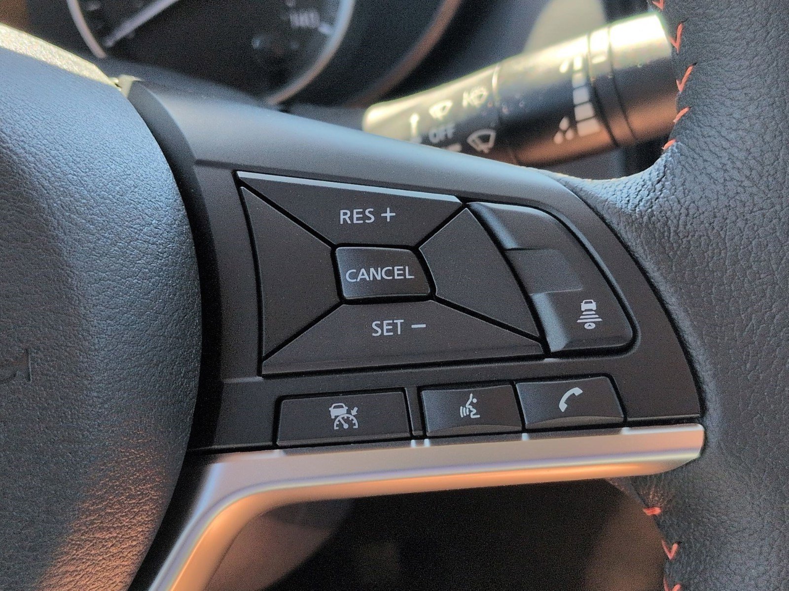 New 2025 Nissan Versa SR w/ Trunk Package image 15