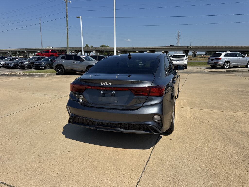 Certified 2022 Kia Forte Sedan FWD image 13