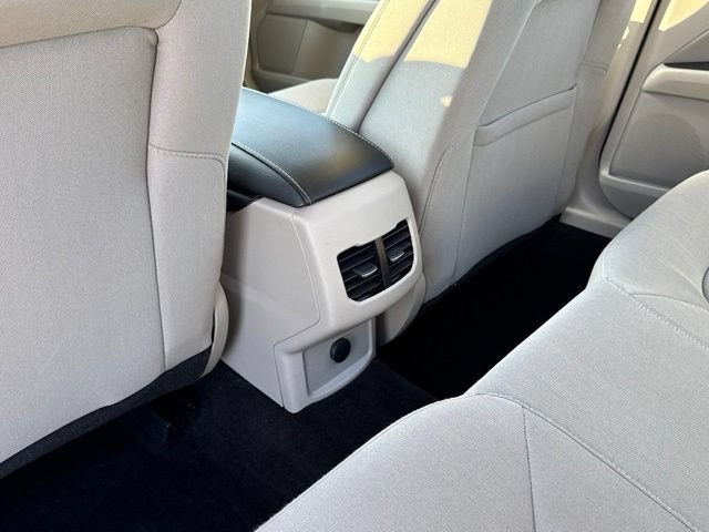 Used 2020 Ford Fusion SE FWD image 26