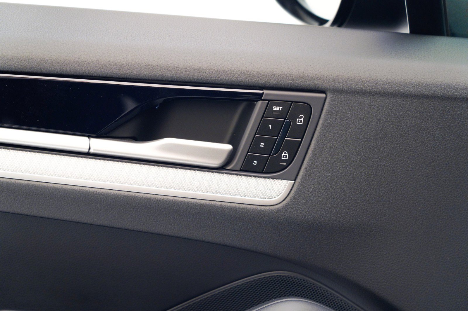 New 2026 Porsche Cayenne S image 24