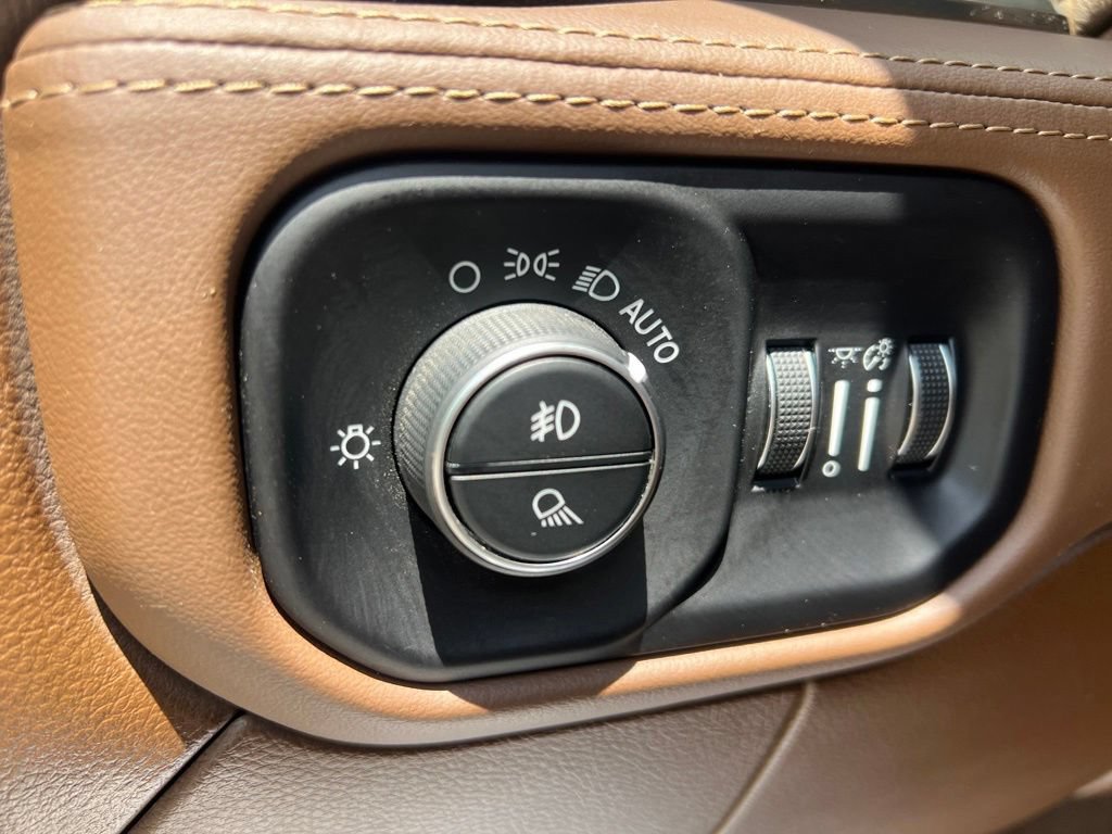 Used 2021 RAM 2500 Limited AWD/4WD image 39