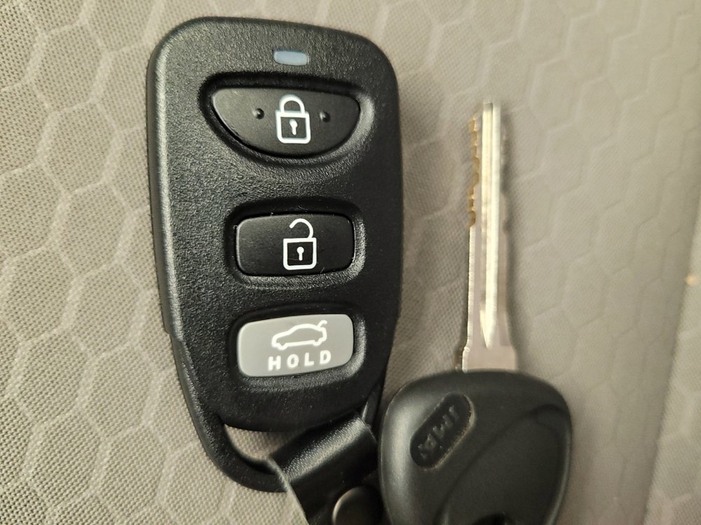 Used 2020 Hyundai Elantra SEL image 32