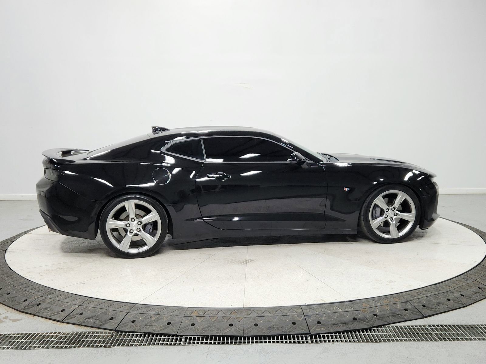 Used 2018 Chevrolet Camaro SS image 8