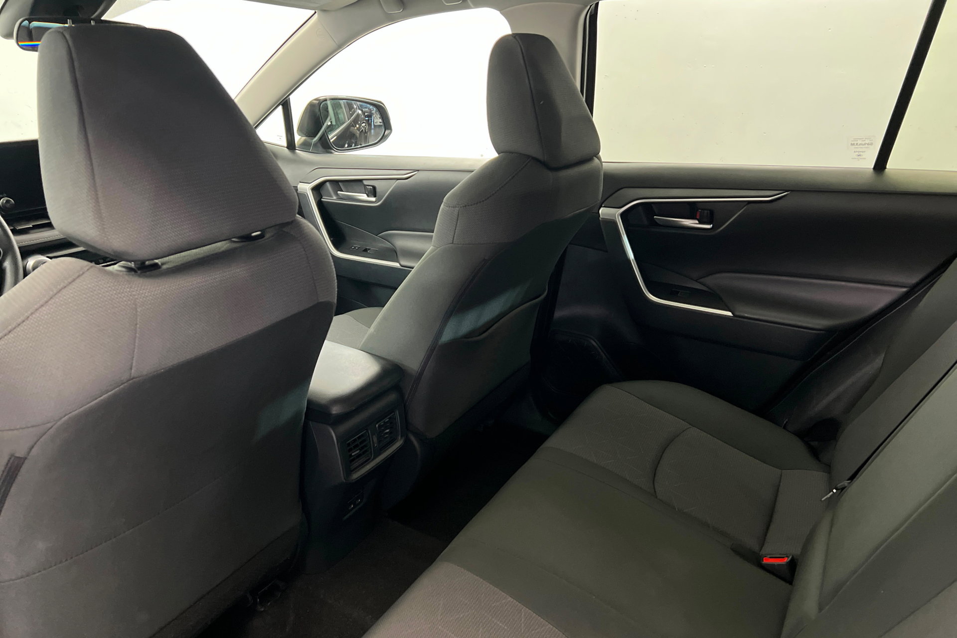 Used 2025 Toyota RAV4 XLE AWD/4WD image 20