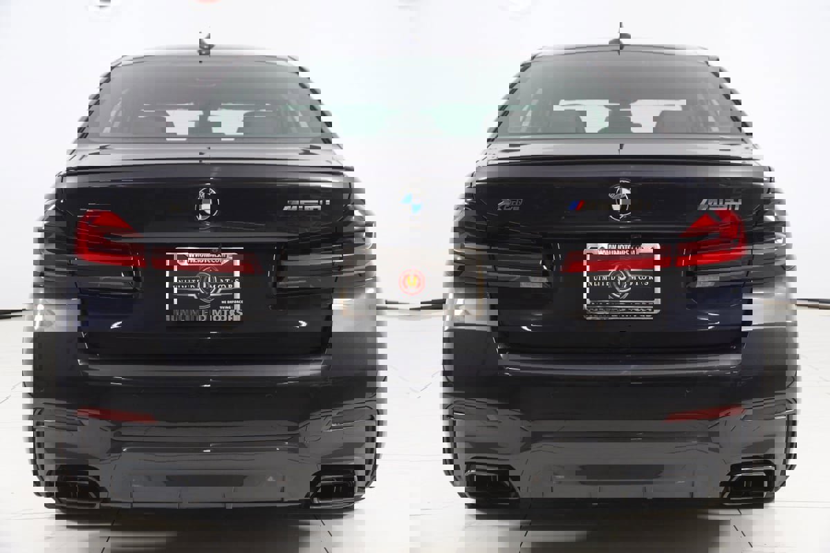 Used 2023 BMW M550i xDrive image 4