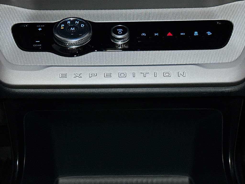 New 2026 Ford Expedition Active AWD/4WD image 16