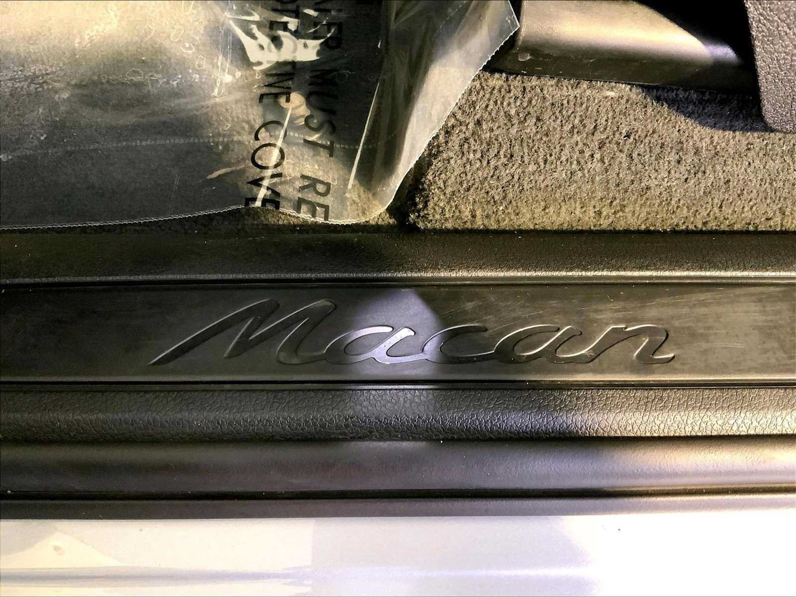 Certified 2026 Porsche Macan AWD/4WD image 19