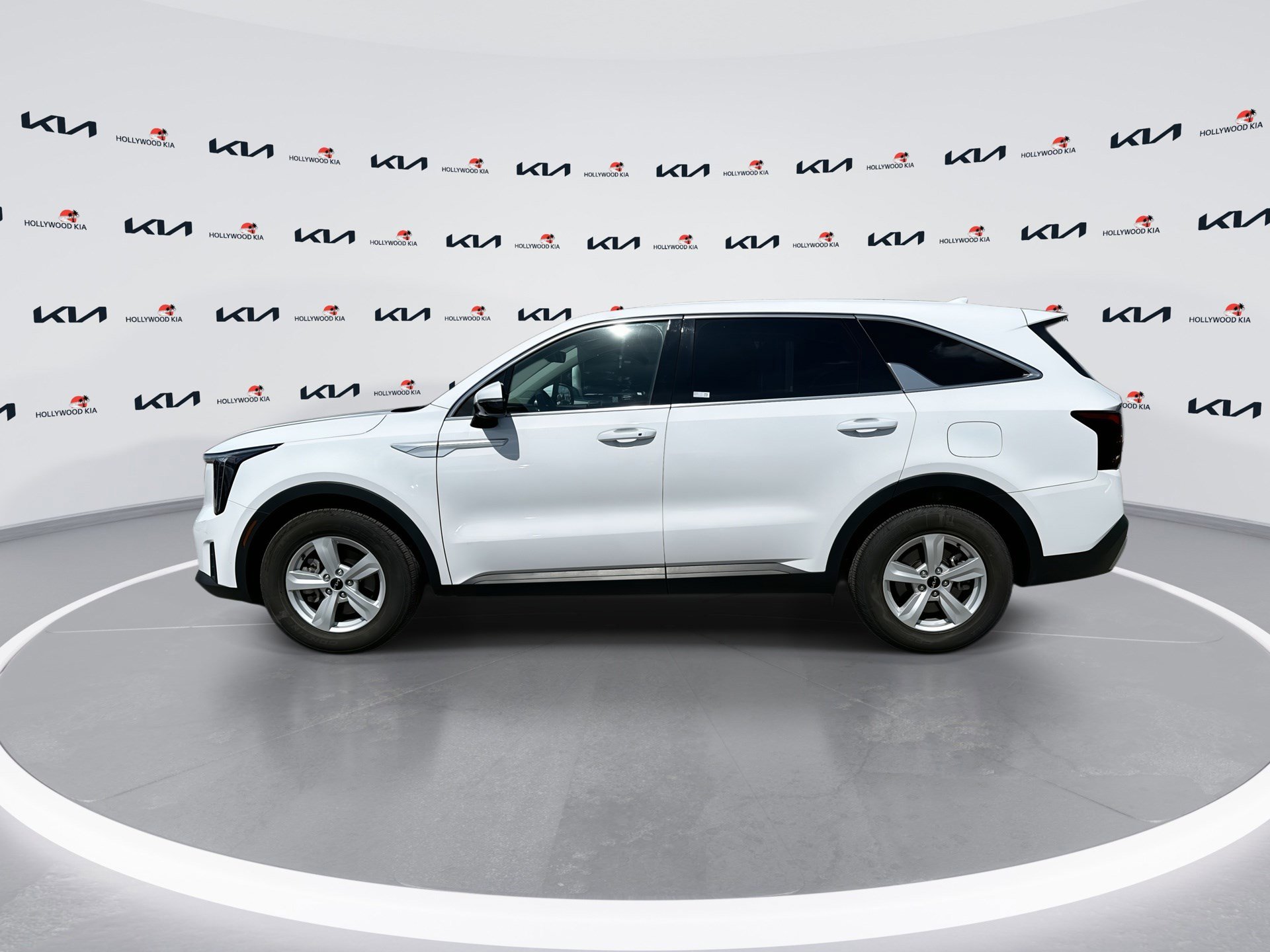 Certified 2025 Kia Sorento LX FWD image 5