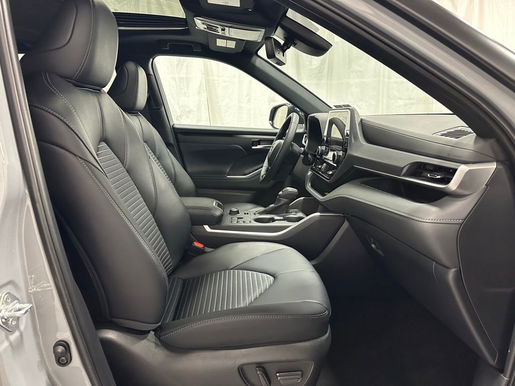 Used 2025 Toyota Highlander XSE image 67