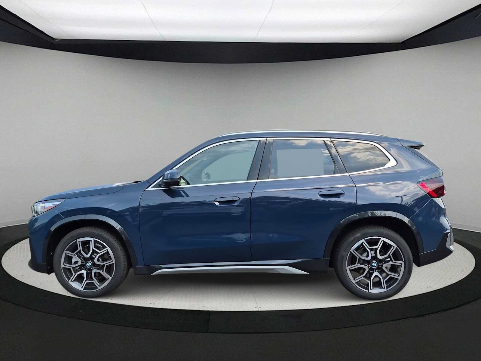 New 2027 BMW X1 xDrive28i AWD/4WD image 5
