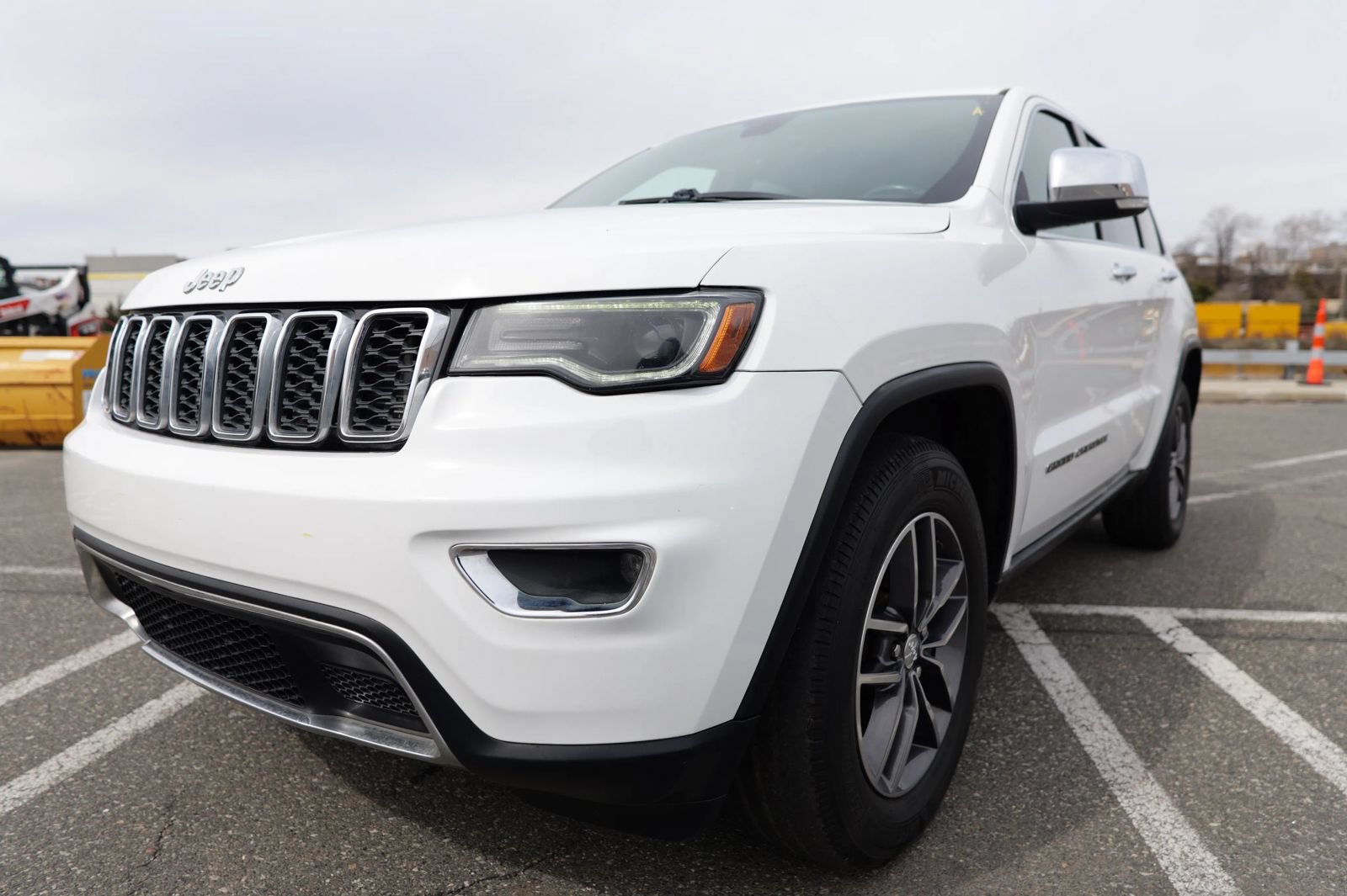 Used 2017 Jeep Grand Cherokee Limited w/ Luxury Group II RWD image 3