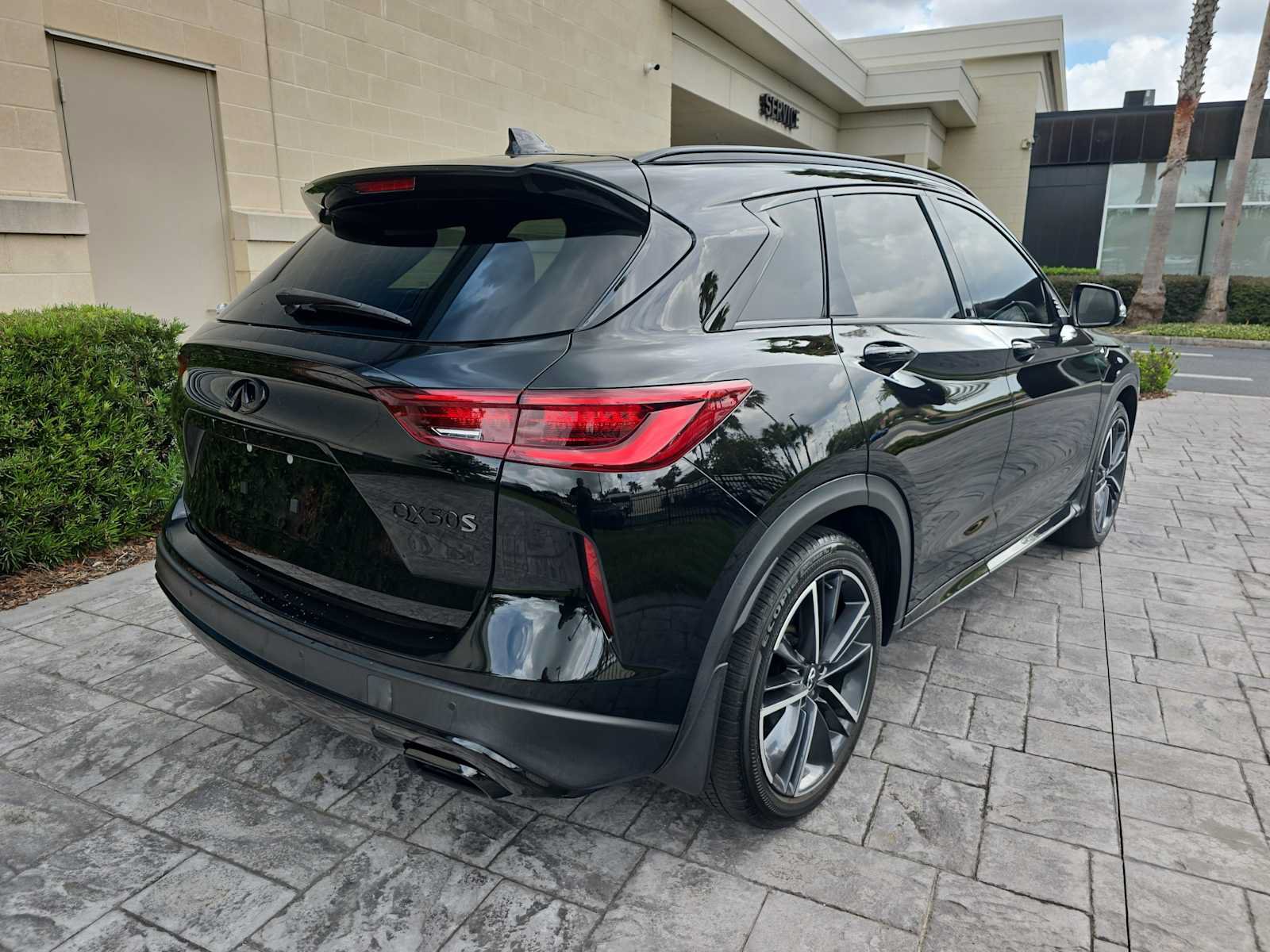 Used 2023 INFINITI QX50 Sport FWD image 3