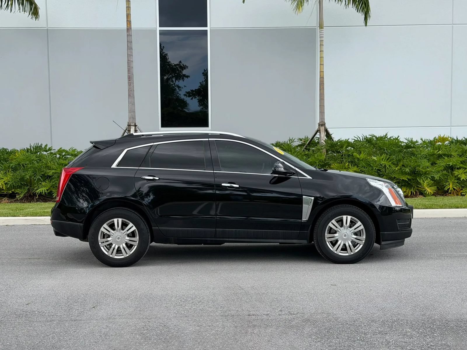 Used 2015 Cadillac SRX Luxury AWD/4WD image 4