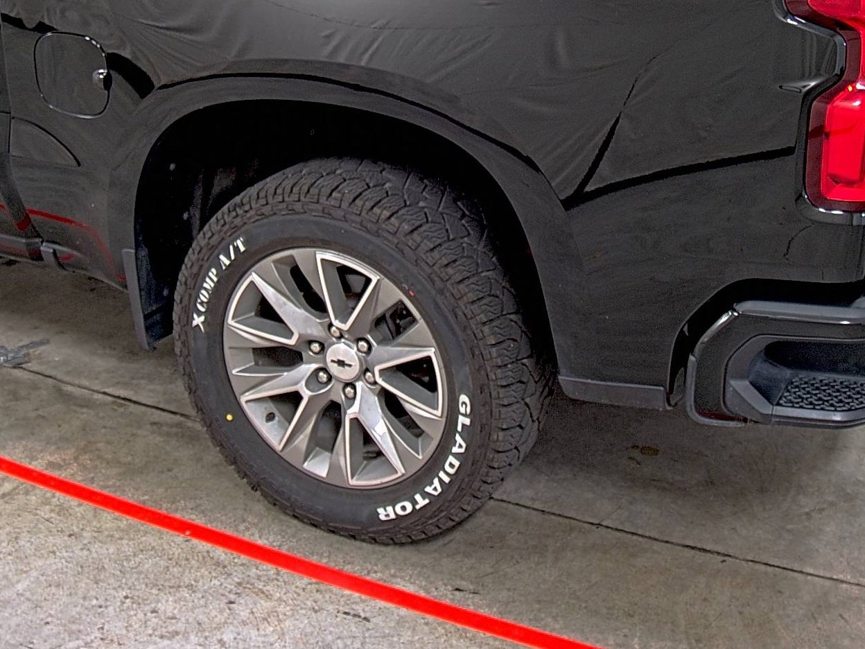 Used 2021 Chevrolet Silverado 1500 High Country w/ Technology Package image 9