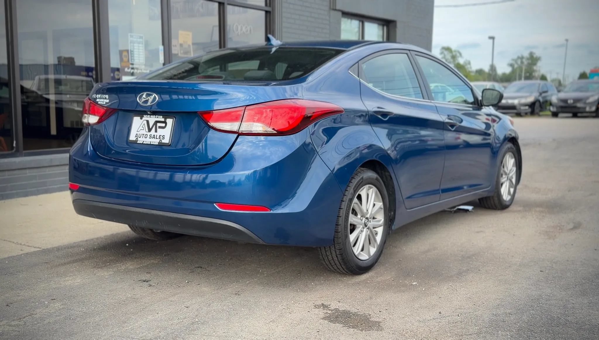 Used 2015 Hyundai Elantra SE w/ Option Group 03 FWD image 2
