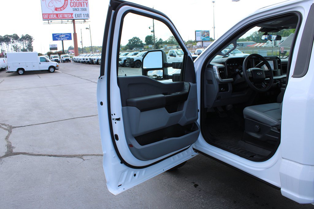 Used 2025 Ford F350 XL w/ XL Driver Assist Package RWD image 22