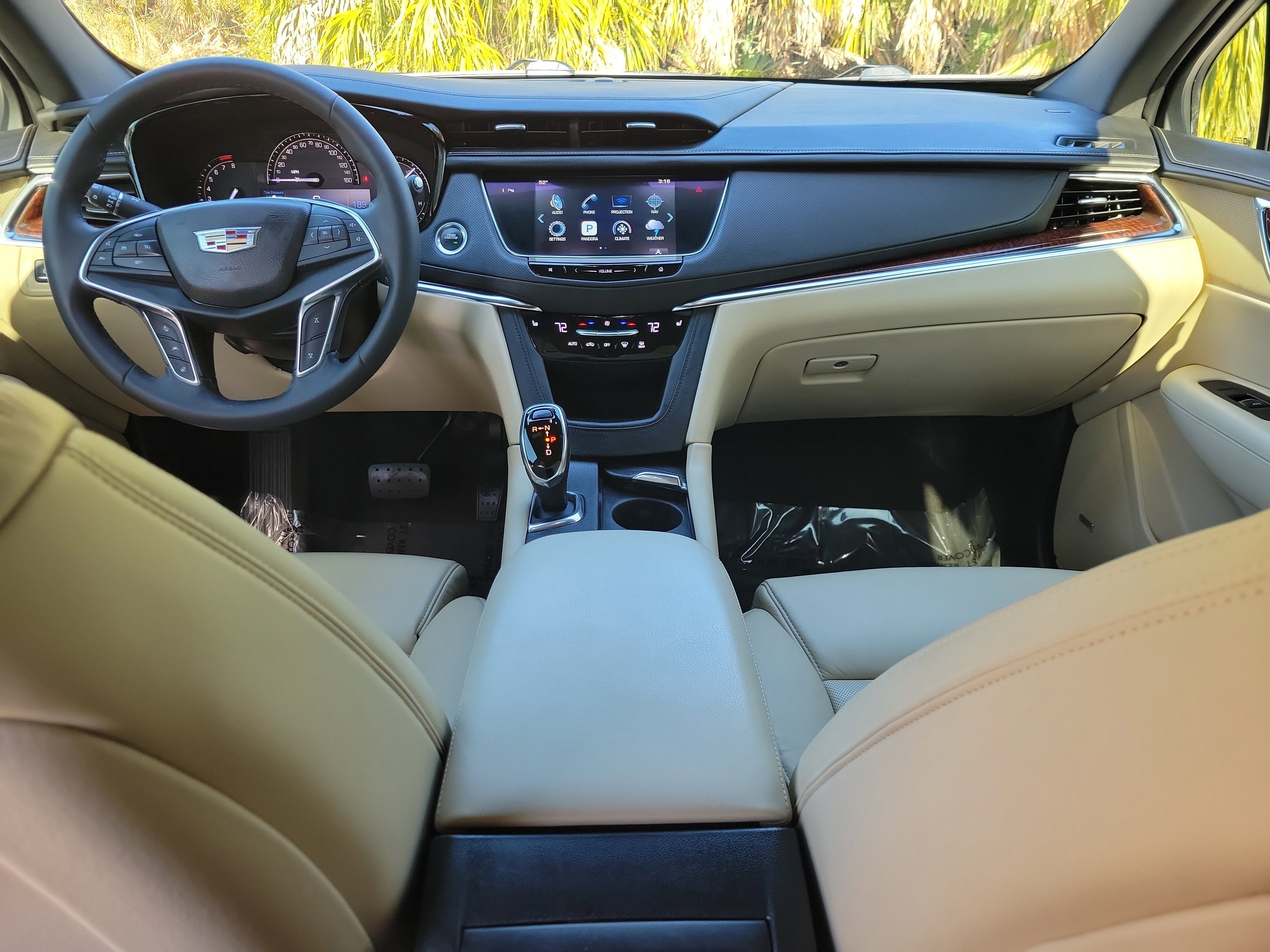 Used 2017 Cadillac XT5 Luxury w/ Driver Awareness Package image 14