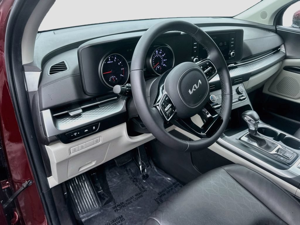 Certified 2024 Kia Carnival LX FWD image 9