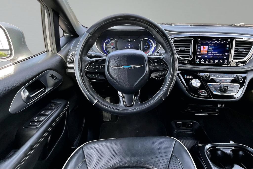 Used 2020 Chrysler Pacifica Limited w/ Advanced Safetytec Group FWD image 5