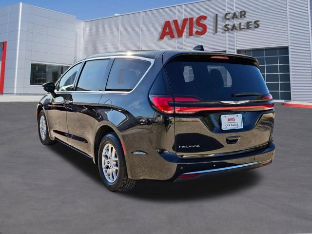 Used 2025 Chrysler Pacifica Select image 10