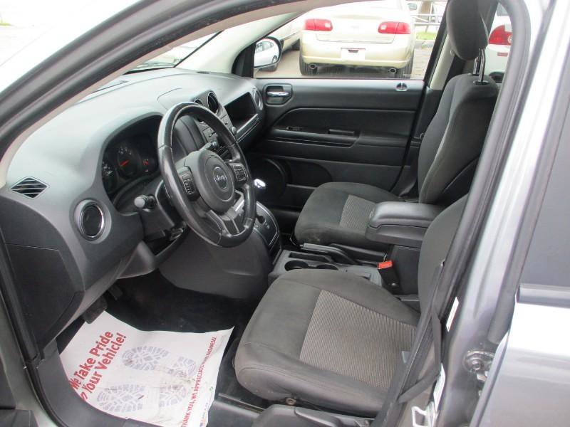 Used 2012 Jeep Compass Latitude FWD image 10