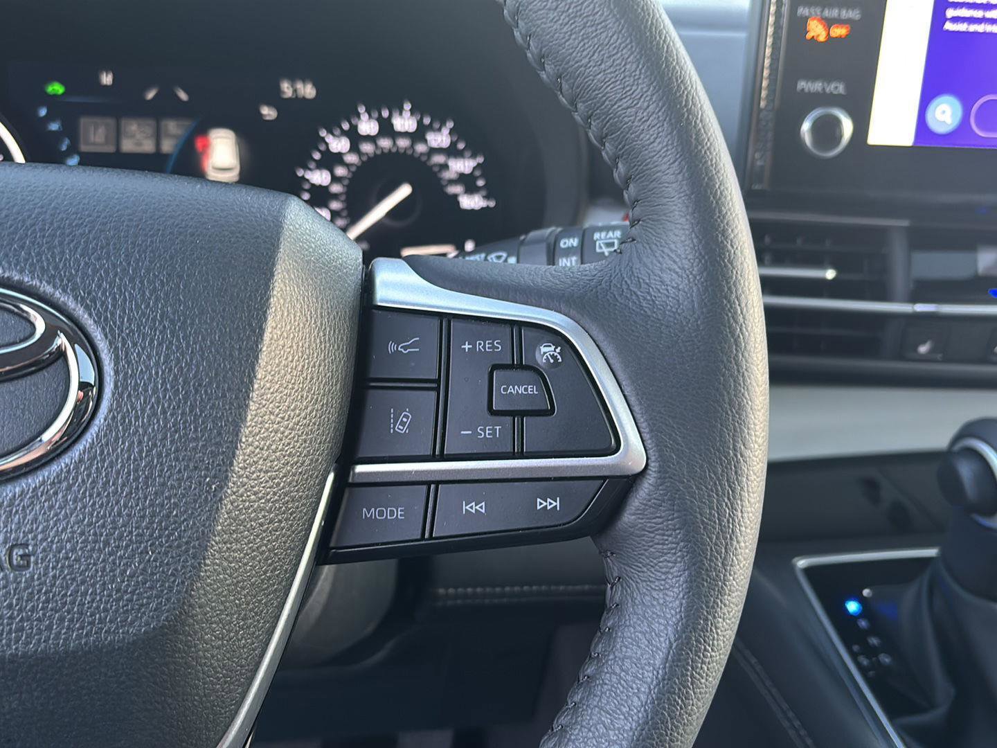 Used 2025 Toyota Sienna XLE w/ XLE Plus Package image 20