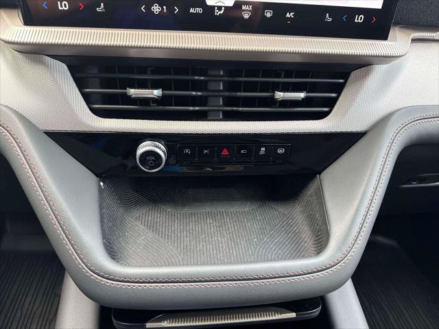 Used 2025 Ford Explorer Active AWD/4WD image 30