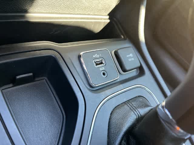 Used 2020 Jeep Cherokee Latitude FWD image 26