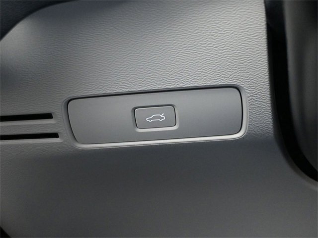 Used 2024 Volvo XC40 B5 Plus w/ Protection Package Premier image 28