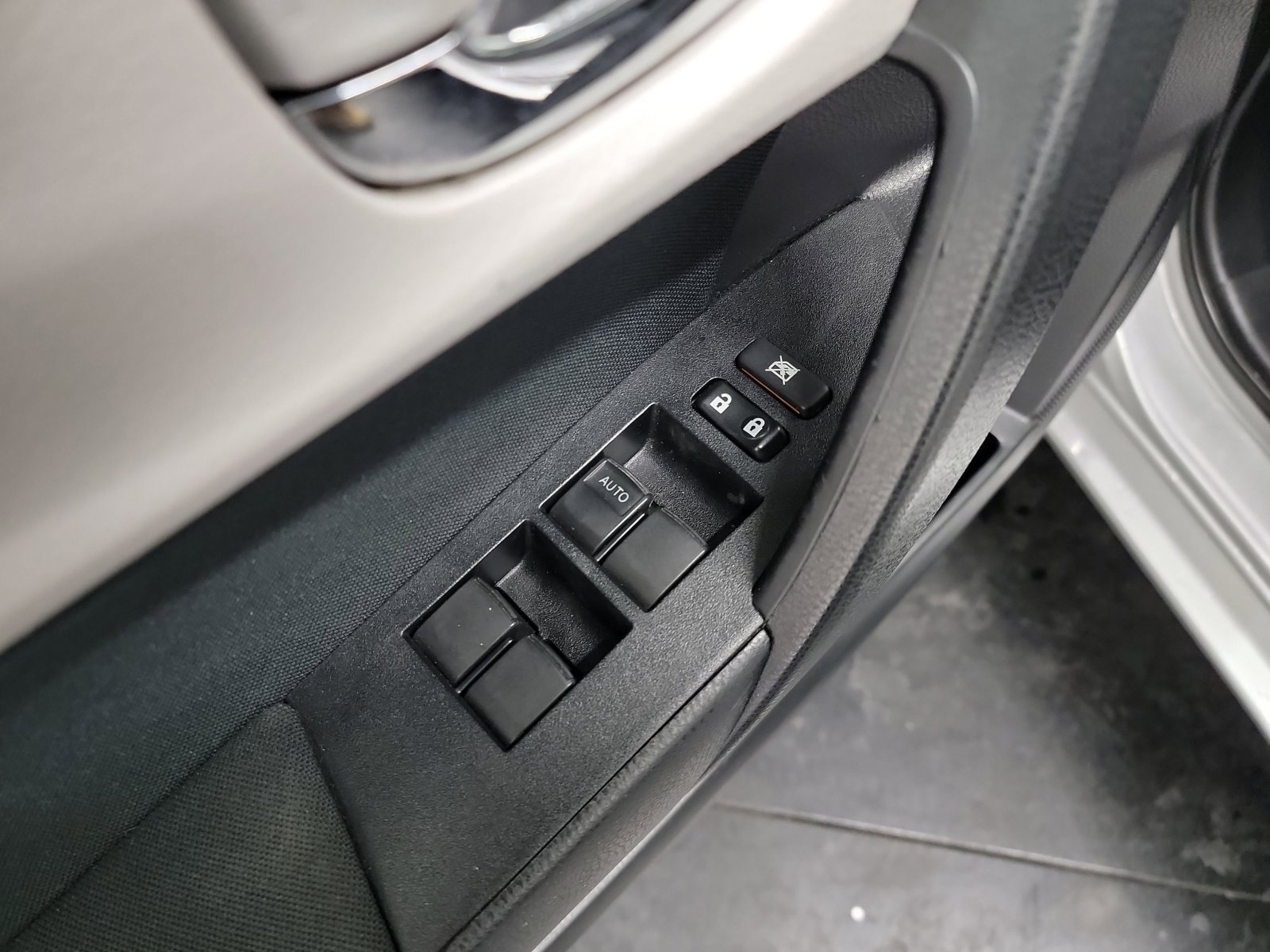 Used 2016 Toyota Corolla LE FWD image 14