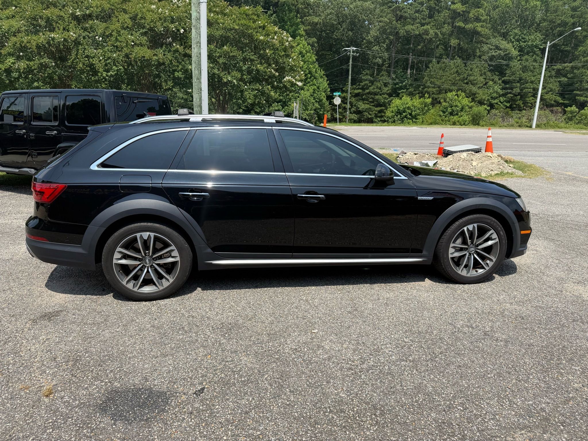 Used 2017 Audi A4 2.0T allroad Premium w/ Convenience Package image 4