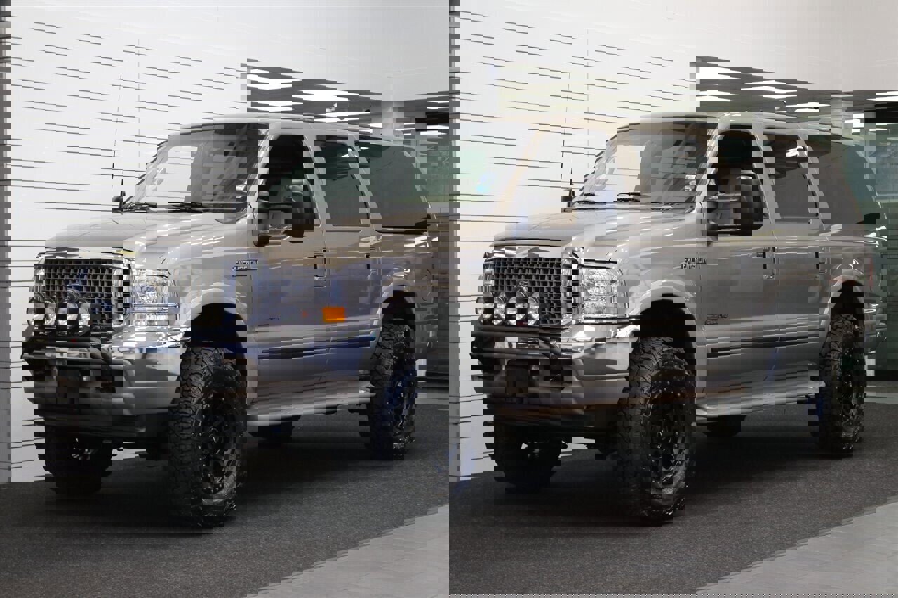 Used 2002 Ford Excursion Limited image 3