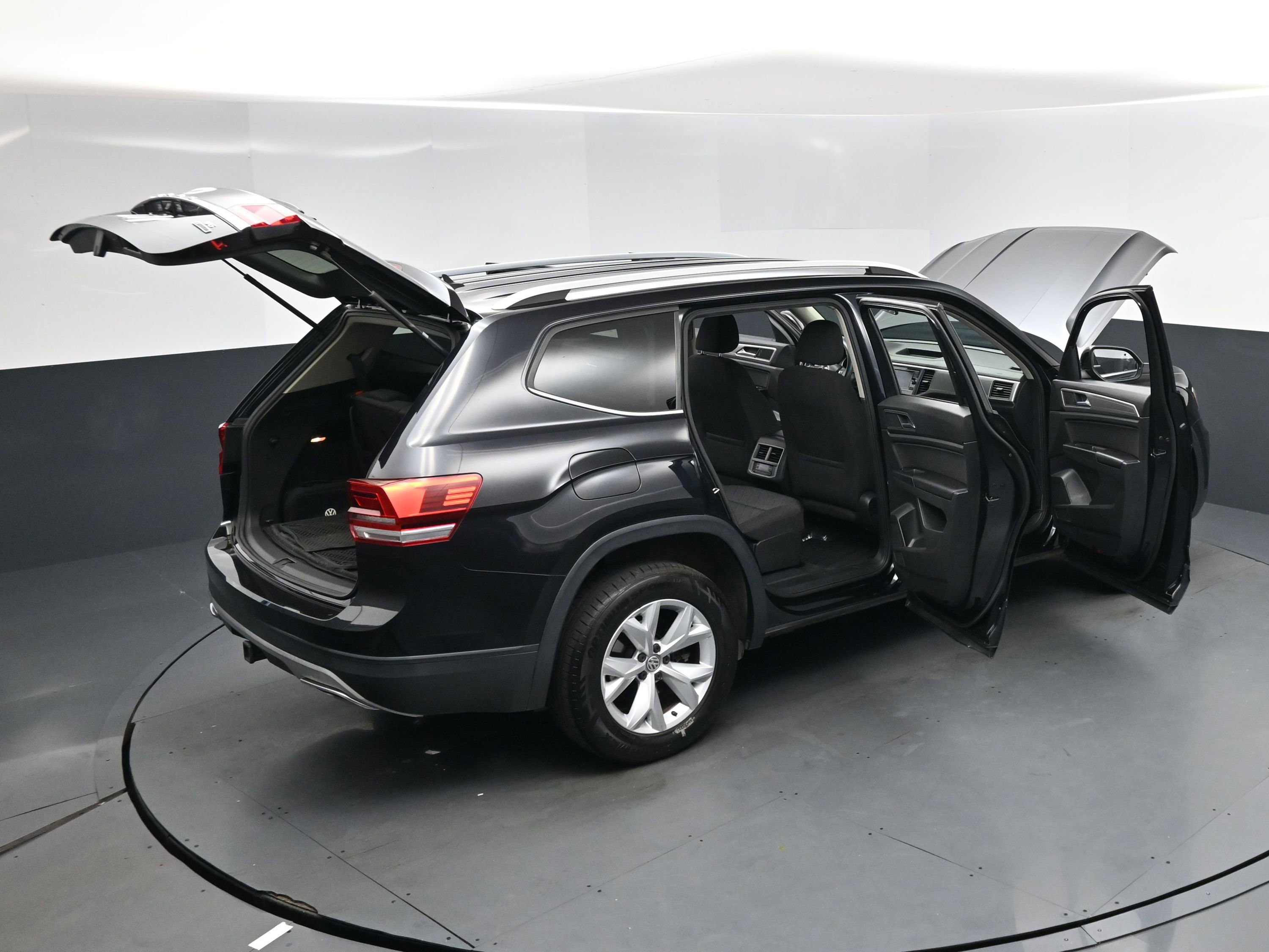 Used 2019 Volkswagen Atlas S w/ Towing Package image 18