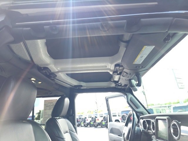 Used 2020 Jeep Wrangler Unlimited Sahara image 36