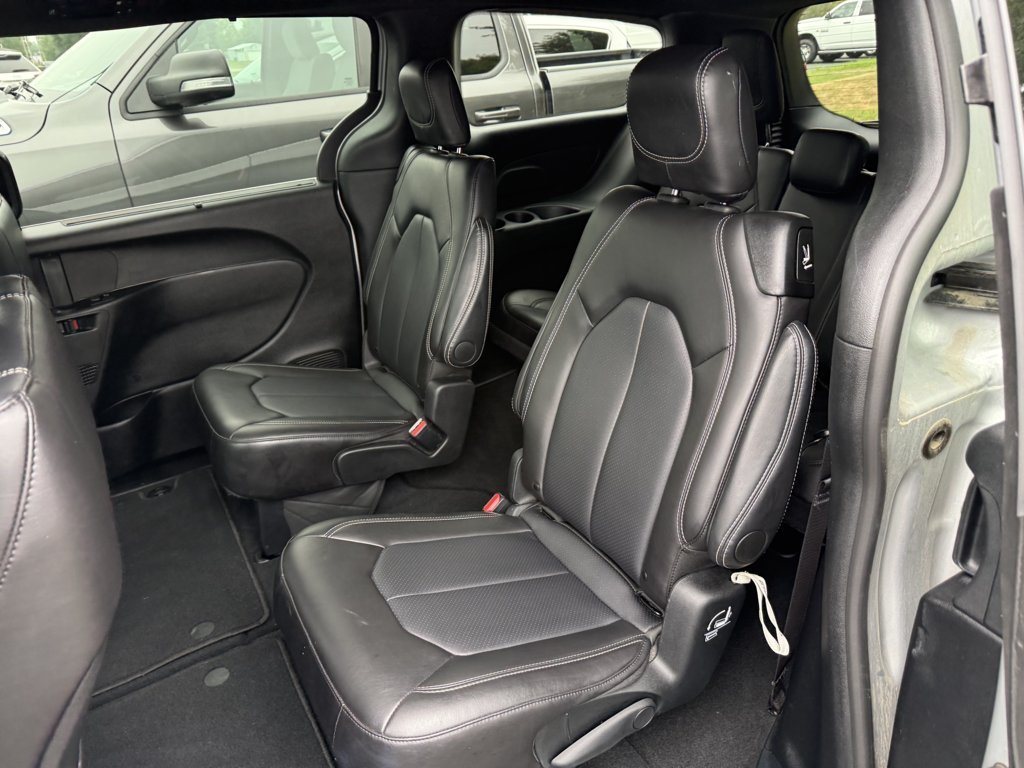 Used 2026 Chrysler Pacifica Select FWD image 12
