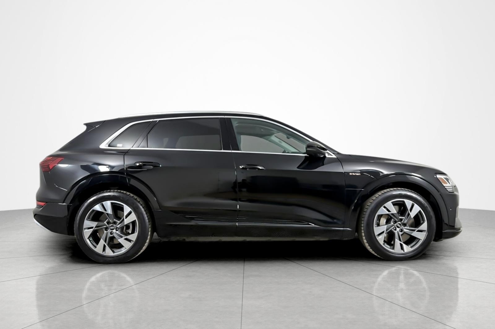 Used 2023 Audi e-tron Premium Plus w/ Premium Plus Package AWD/4WD image 6